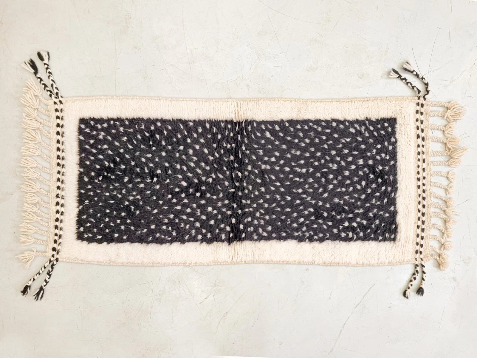 Luxury Color Black & White Moroccan Berber Wool Rug Handmade Design Carpet Rug