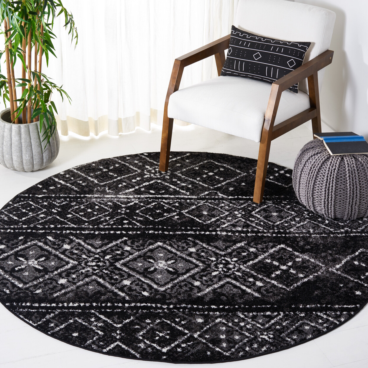 SAFAVIEH Adirondack Collection ADR111C Black / Silver Rug