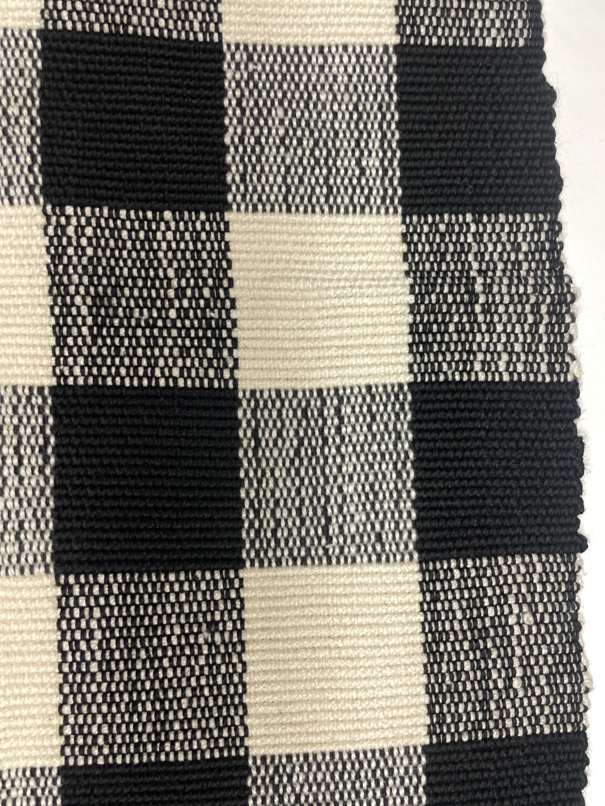 Mainstays Approx 24×36 Black & White Outdoor Layering Rug Chindi Woven PET Plaid