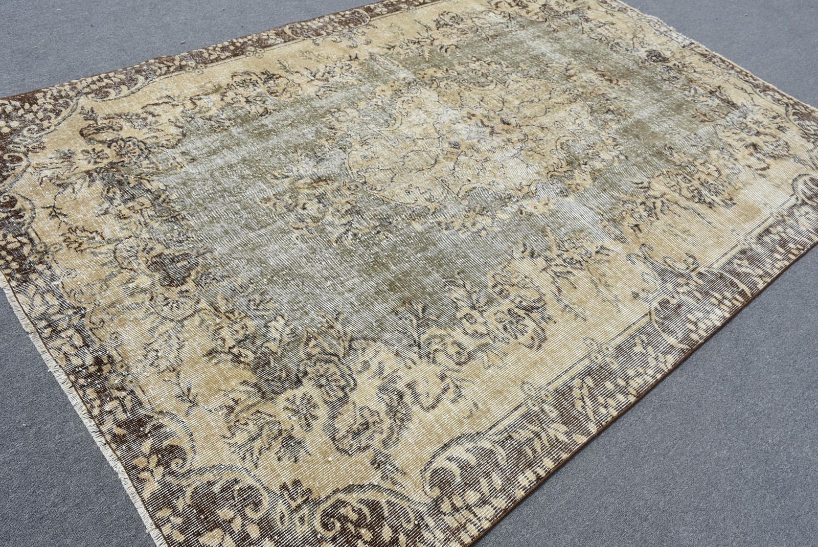 Vintage Turkish Rug 6,6×9,6 ft, Brown Plants & trees Rug