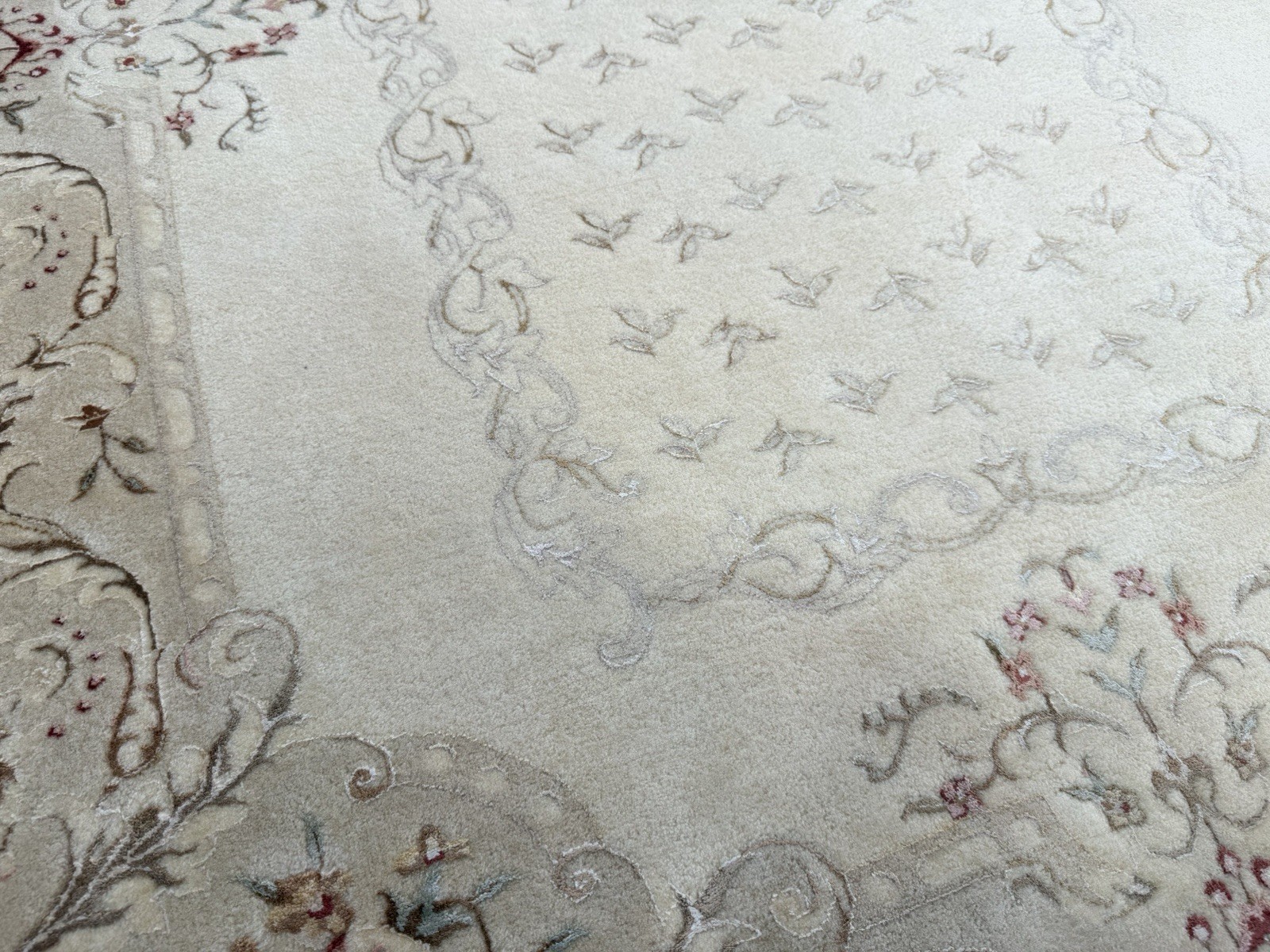 Vintage Hand Knotted Area Rug 4×6 ft Pure Wool Cream French Savonnerie Style