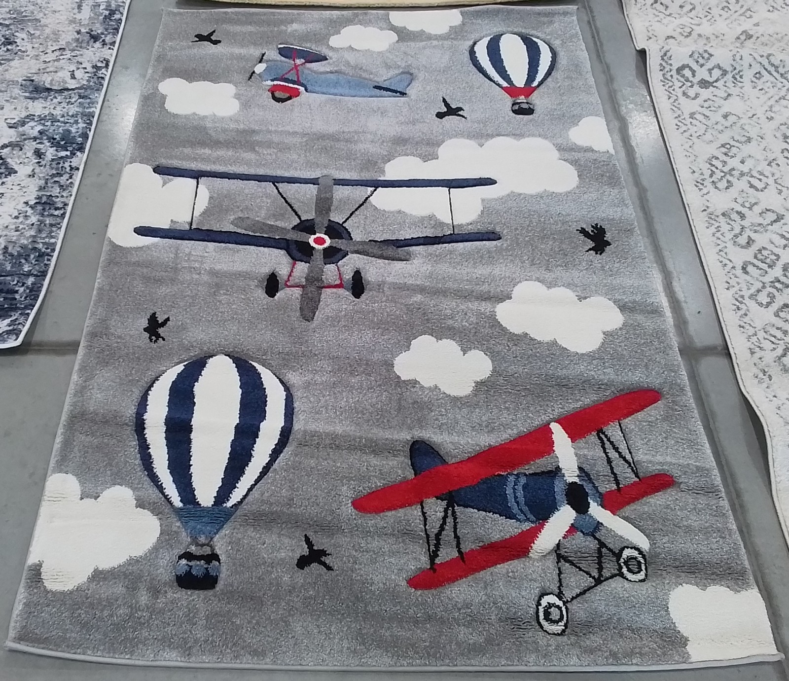 LIGHT GREY / RED 4′-0″ x 6′-0″ Back Stain Rug Reduced Price 1172777227 CRK137F-4