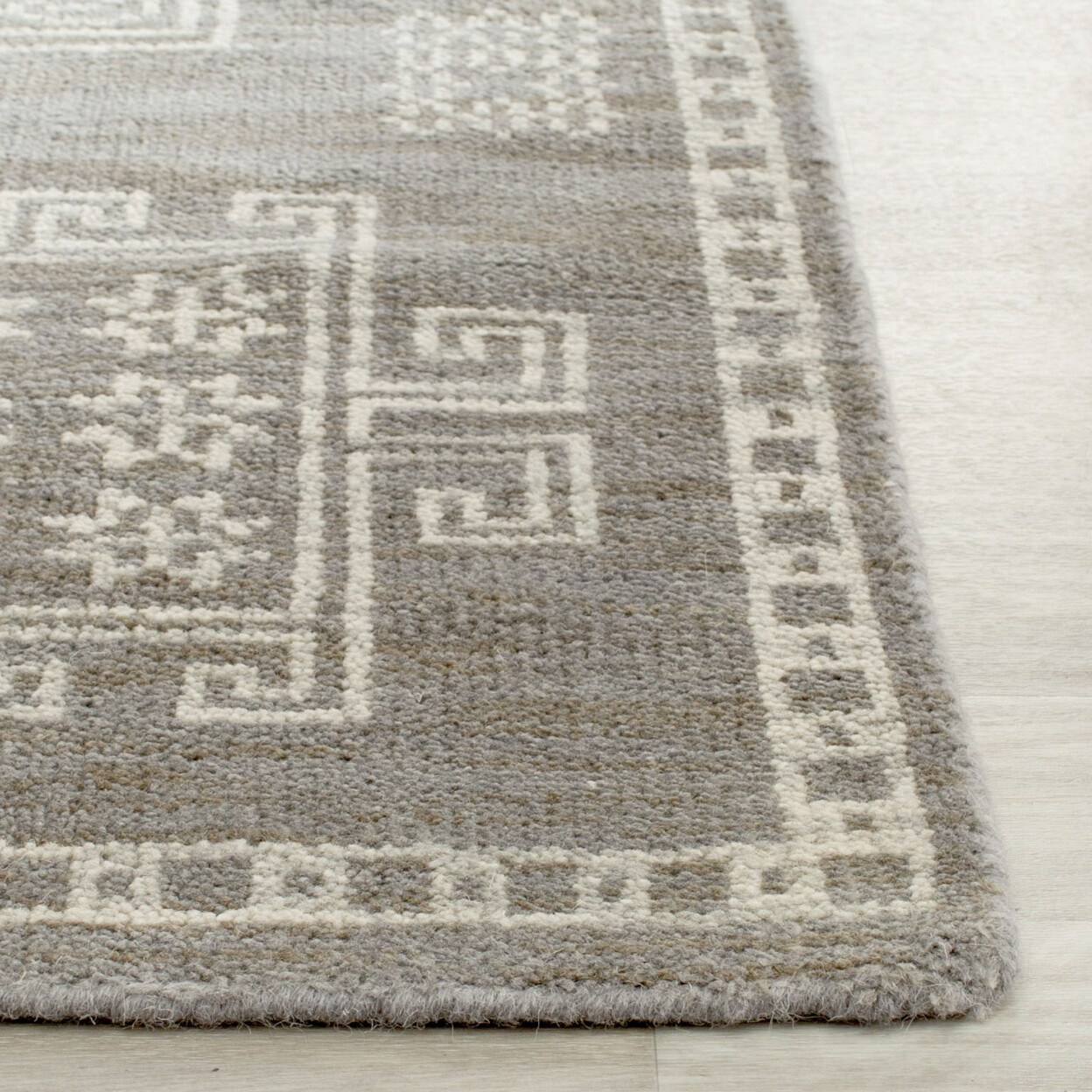 SAFAVIEH Kenya Collection KNY635A Hand-knotted Grey Rug