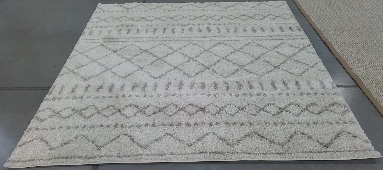 IVORY / BEIGE 8′-0″ x 8′-0″ Back Stain Rug, Reduced Price 1172805418 ASG741A-8SQ