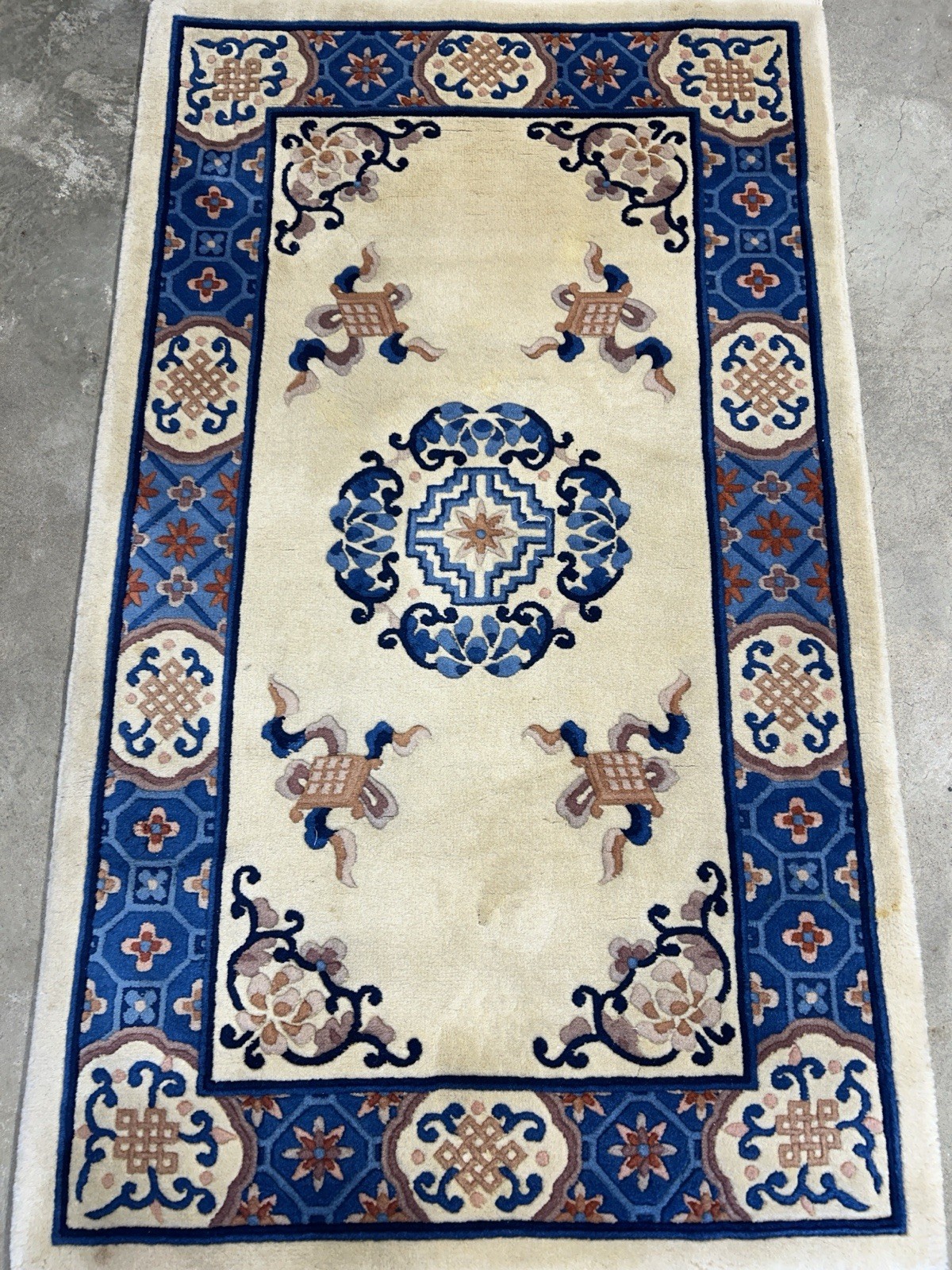 3’1”x5’2” Hand-Knotted Wool Oriental Area Rug – Medallion Carpet