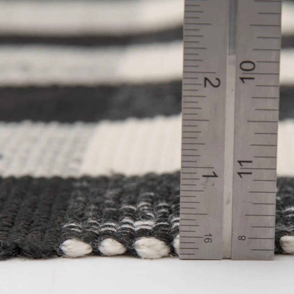 Mainstays 24″ x 36″ Black, White Outdoor Layering Rug.