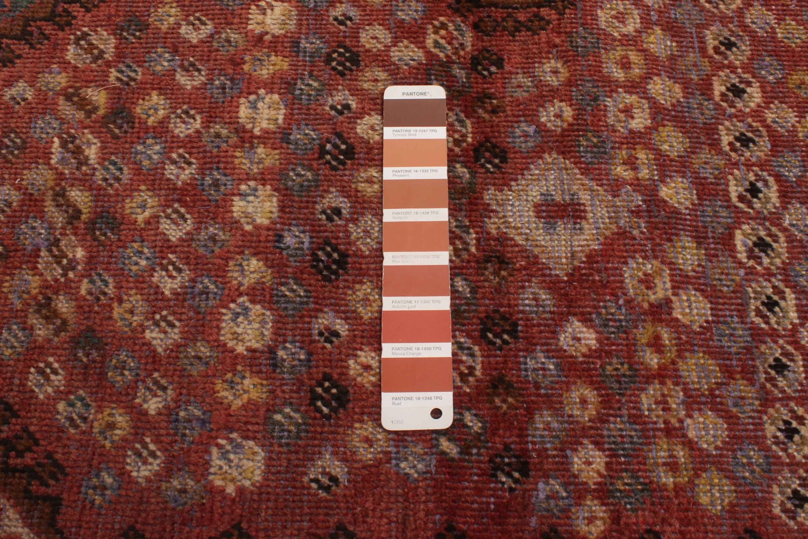 Vintage 4’10” x 6’1″ Traditional Hand Knotted Vegetable Dye Wool Area Rug