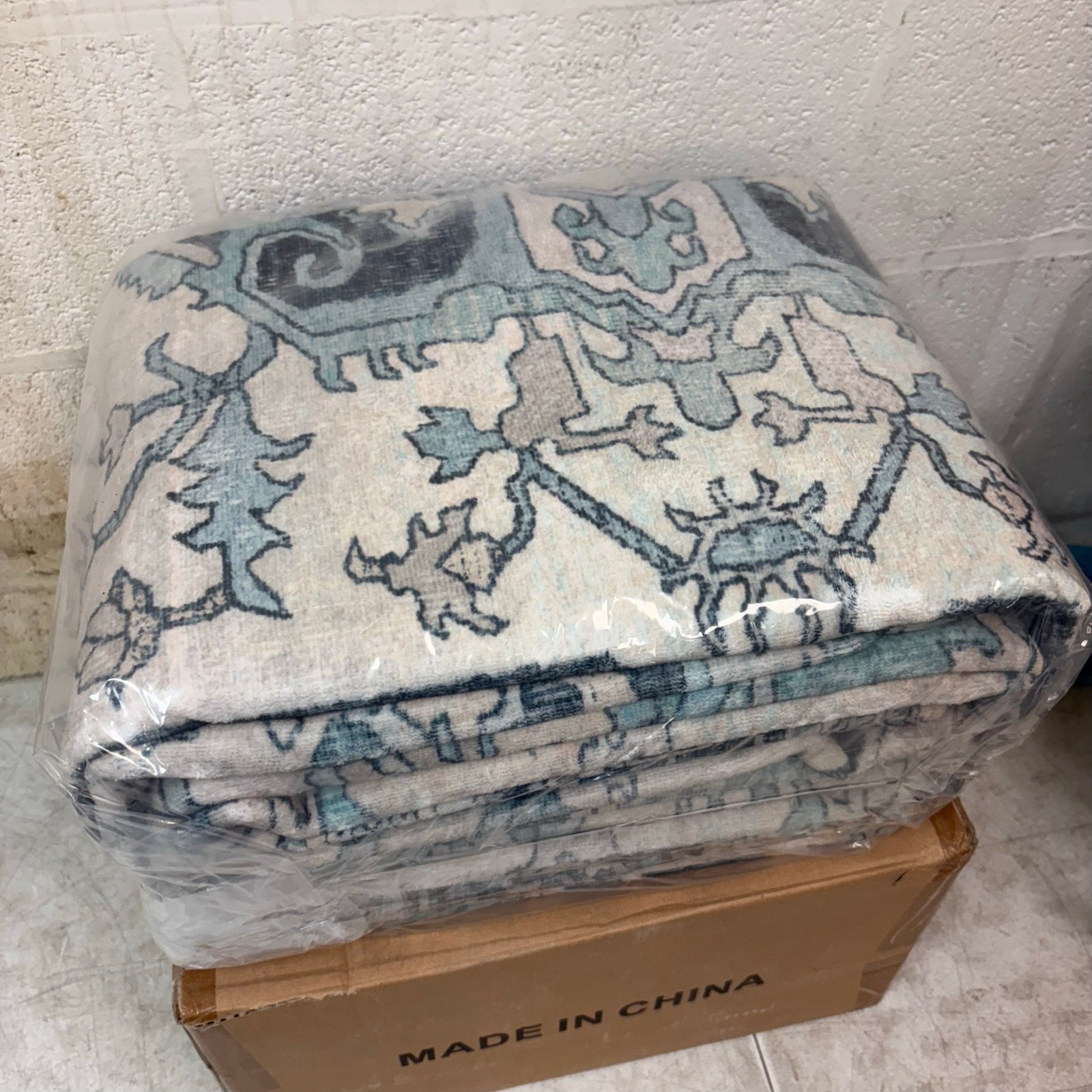 8x10ft Low Pile Area Rug, Machine Washable- Vintage Floral Teal/Blue, White