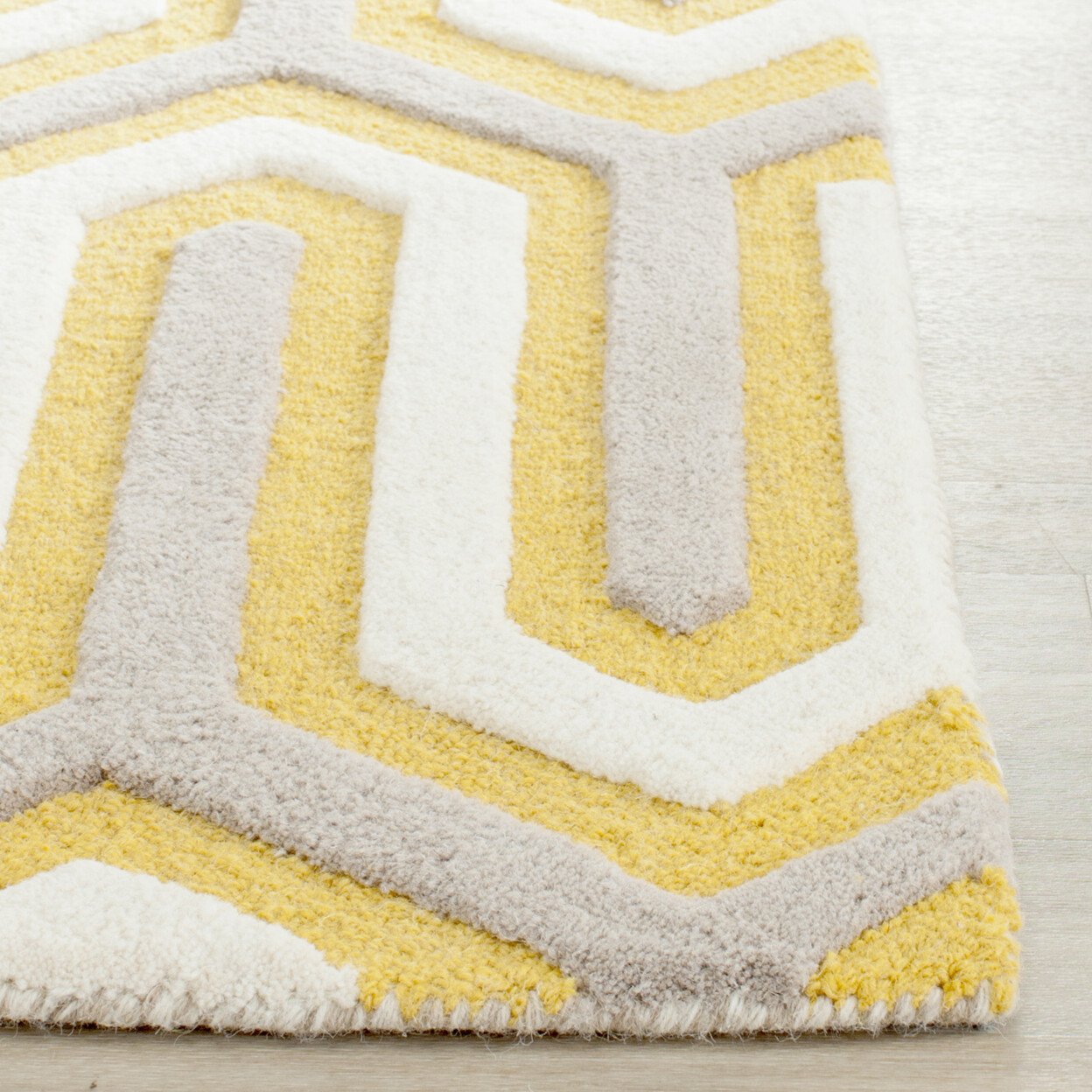SAFAVIEH Cambridge CAM351Q Handmade Gold / Grey Rug