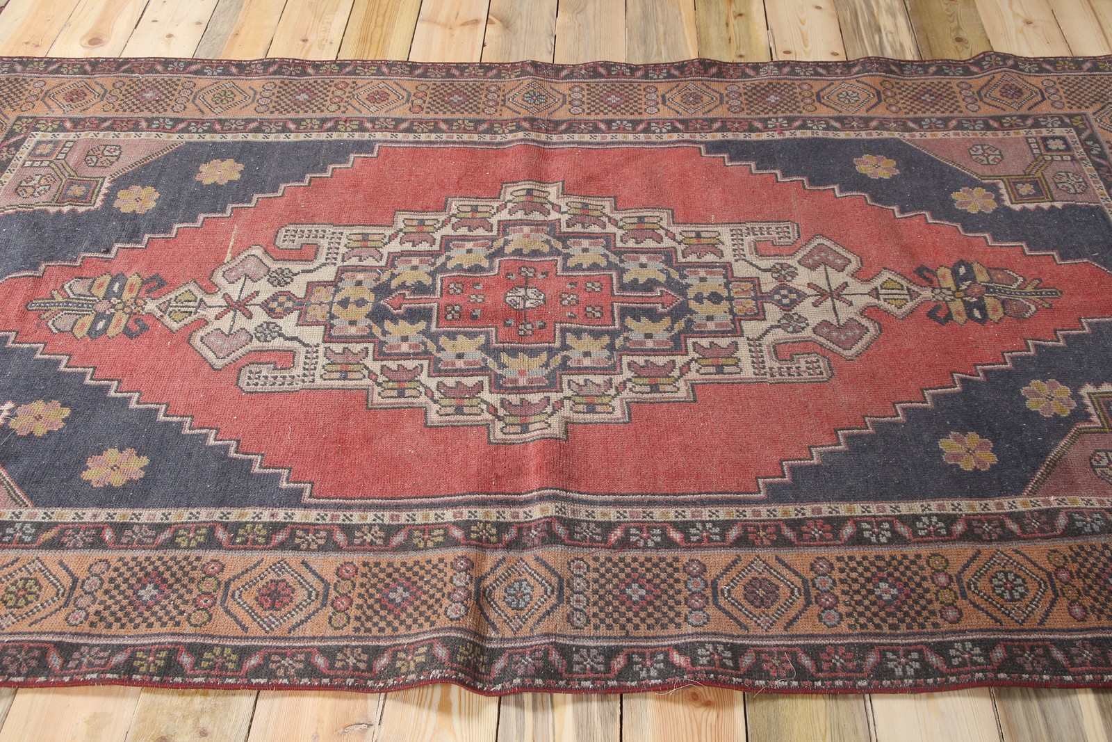 Vintage Turkish Area Rug 4,8×7,7 ft, Red Blue Geometric Rug