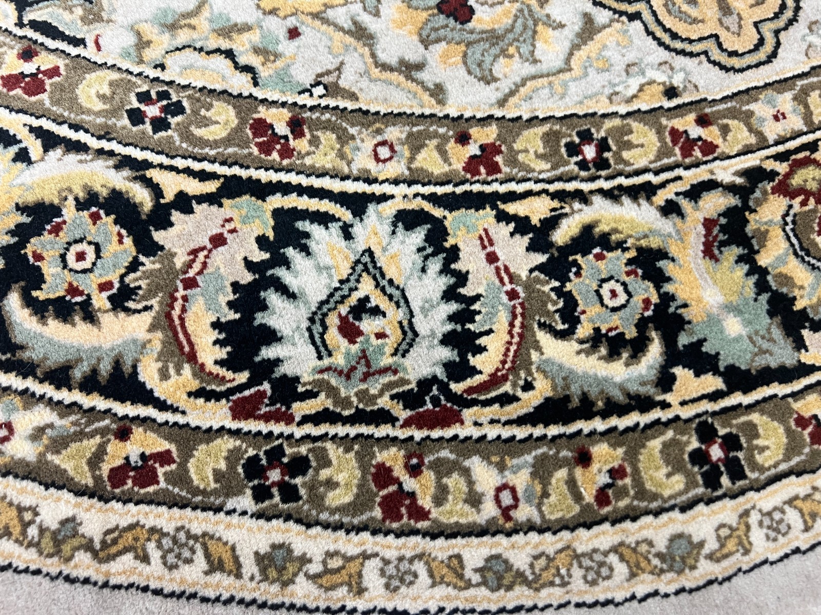 4’6″ x 4’6″ Round Pakistani Tab riz Oriental Rug – Hand Made – 100% Wool