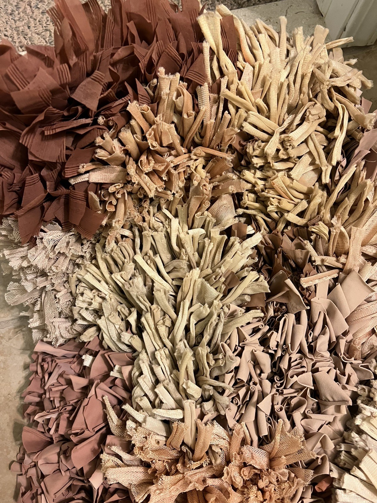 3 1/2 x 5 1/2 feet natural, beige, brown gold colors. Silk shaggy rug carpet