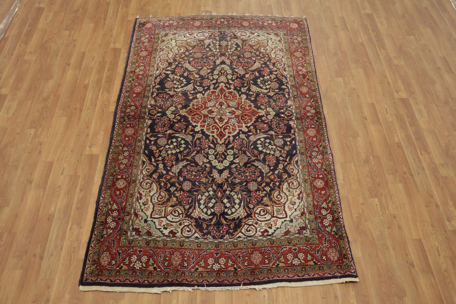 Classic Vintage Elegance in a Traditional 4×7 Blue Ivory Medallion Wool Rug