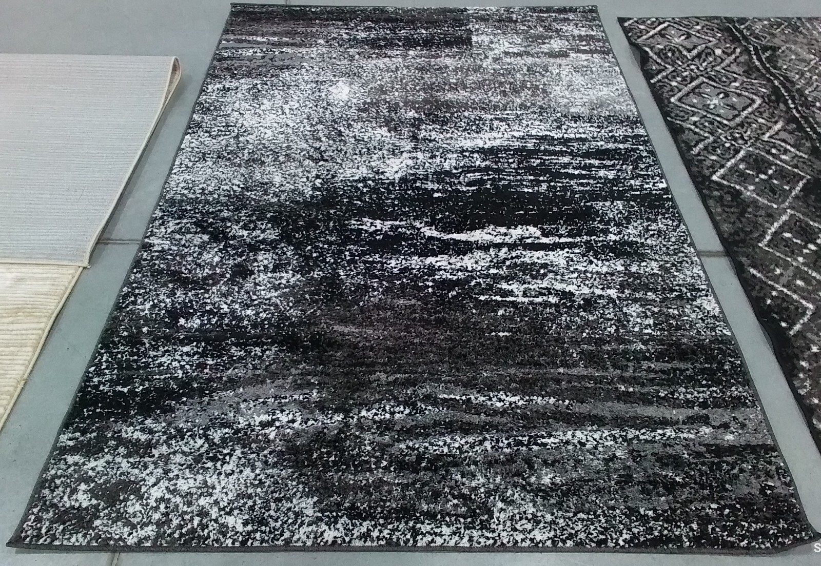 SILVER / BLACK 5′-1″ x 7′-6″ Back Stain Rug, Reduced Price 1172770239 ADR112A-5