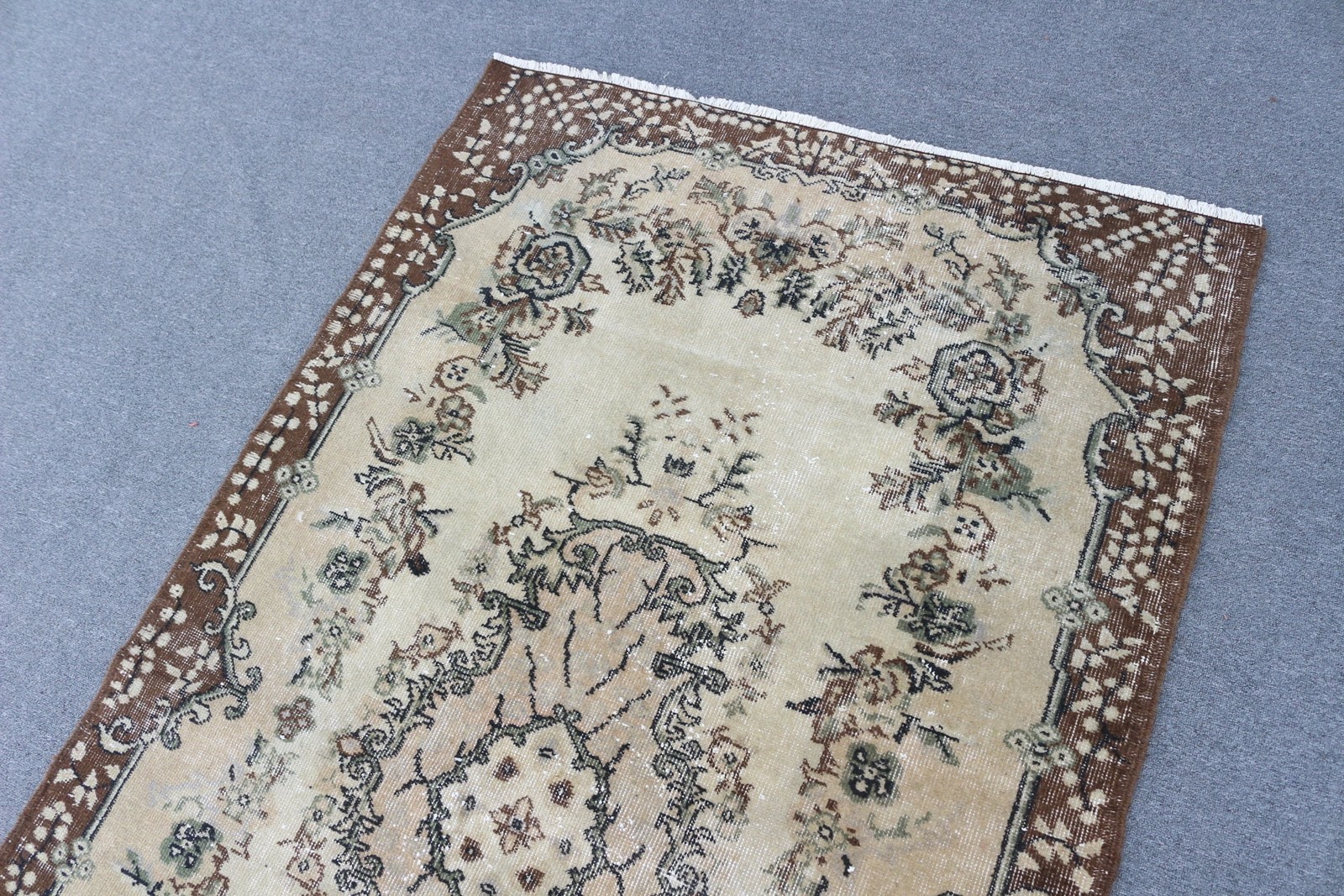 Vintage Area Rug 3,9×6,8 ft (120×208 cm), Brown Oriental Turkish Rug