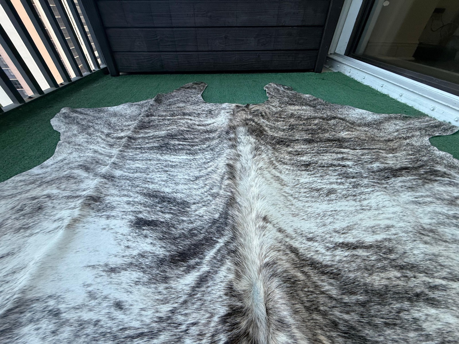 Cowhide Rug Silver Gray & White Brindle 73″x65″ (6.1×5.4 ft) | Premium #B12