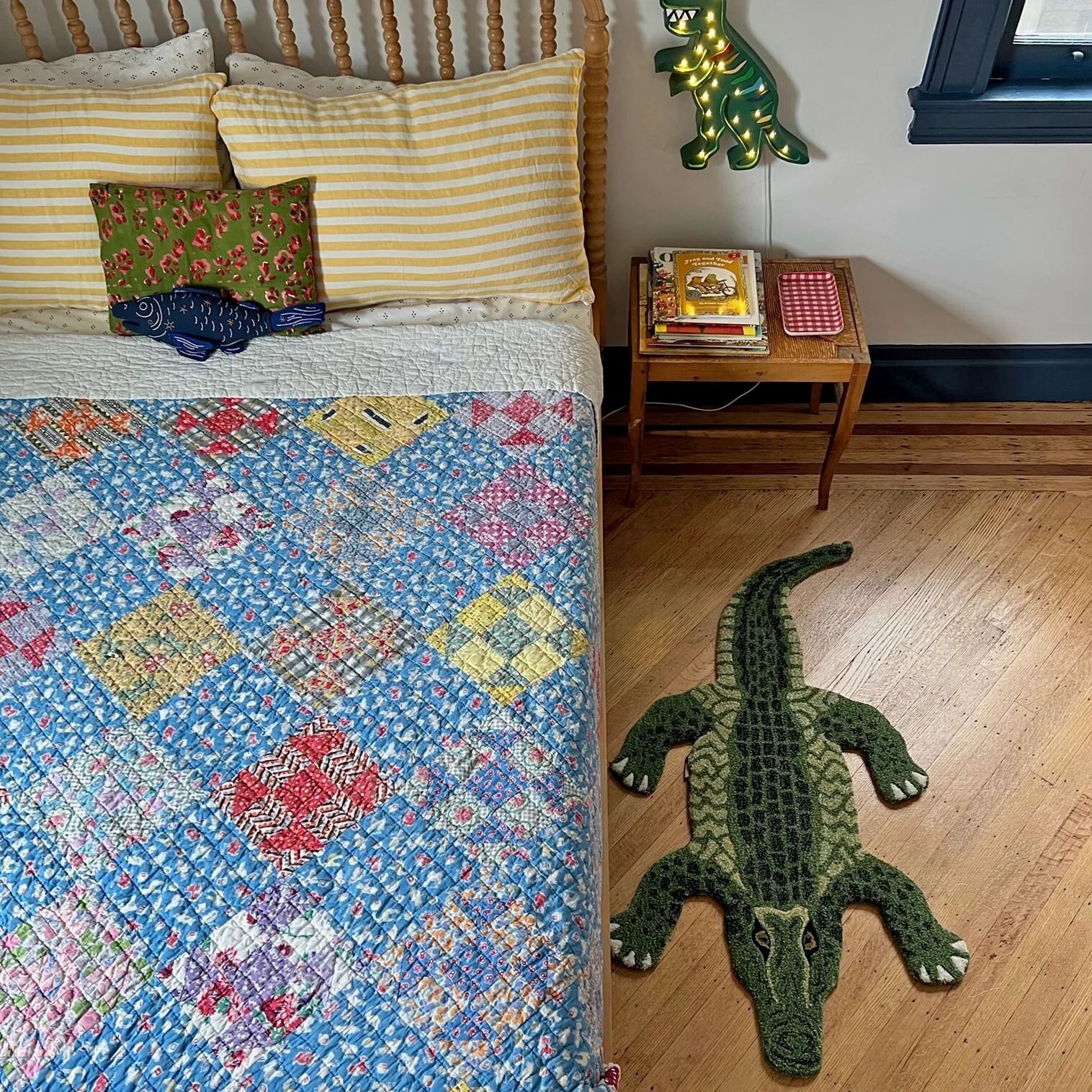 HAND TUFTED AREA RUG CROCODILE DESIGN RUG 5X9 GREEN COLOUR NEWZEALAND WOOL RUGS