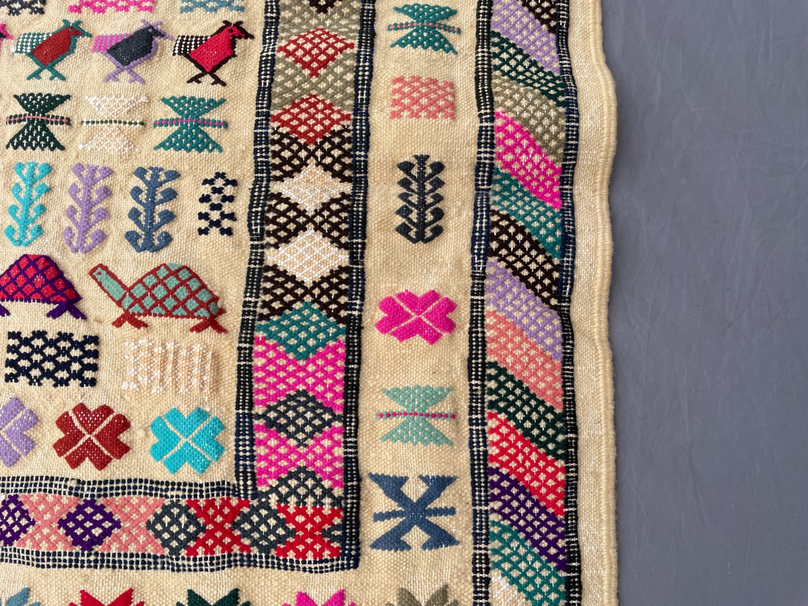 2’8 x 4’3 Ft Colorful Afghan Pictorial Kilim Rug Cream Wool Flatweave Carpet Wit