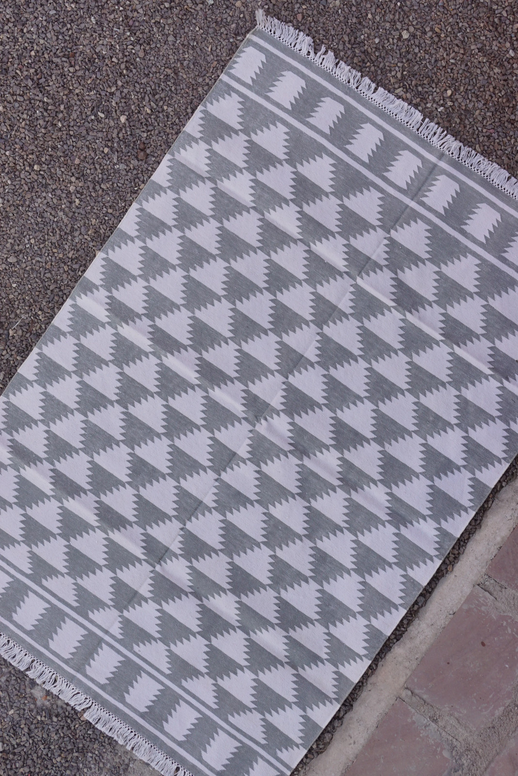 Rugmoda Handmade Cotton Gray White Geometric 4×6 ft Living Room Area Rug