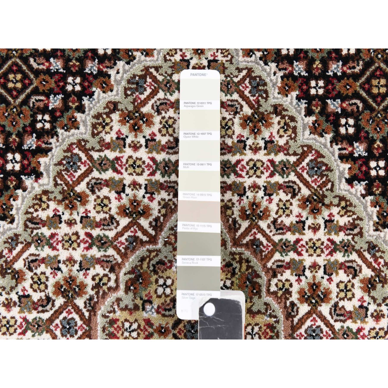 4’x6′ Black 250 KPSI Tebraz Mahi with Medallion Design Hand Knotted Wool Rug