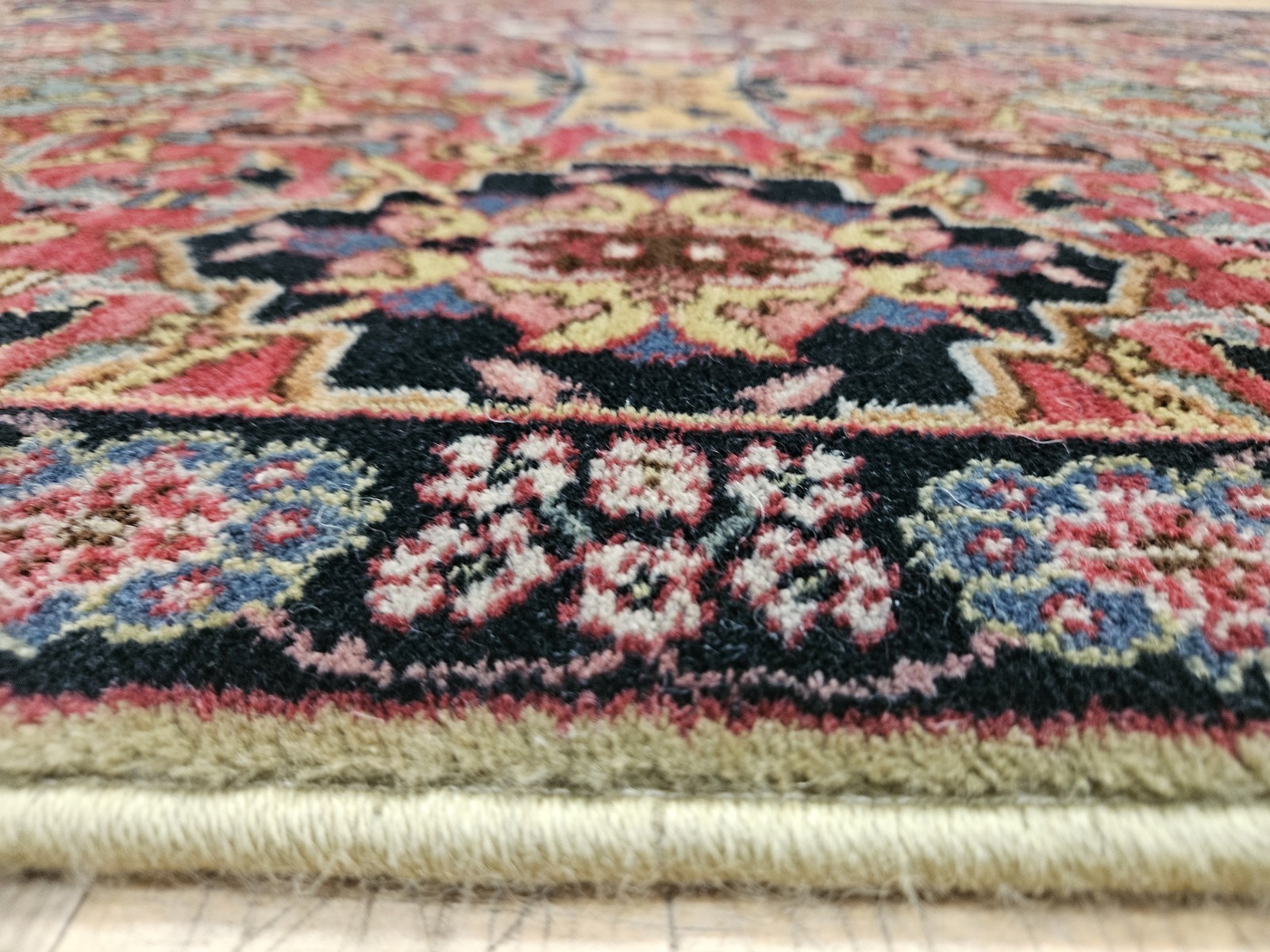 6×9 KARASTAN WILLIAMSBURG KIRMAN VASE 557 100% WOOL RUG – VERY GOOD CONDITION