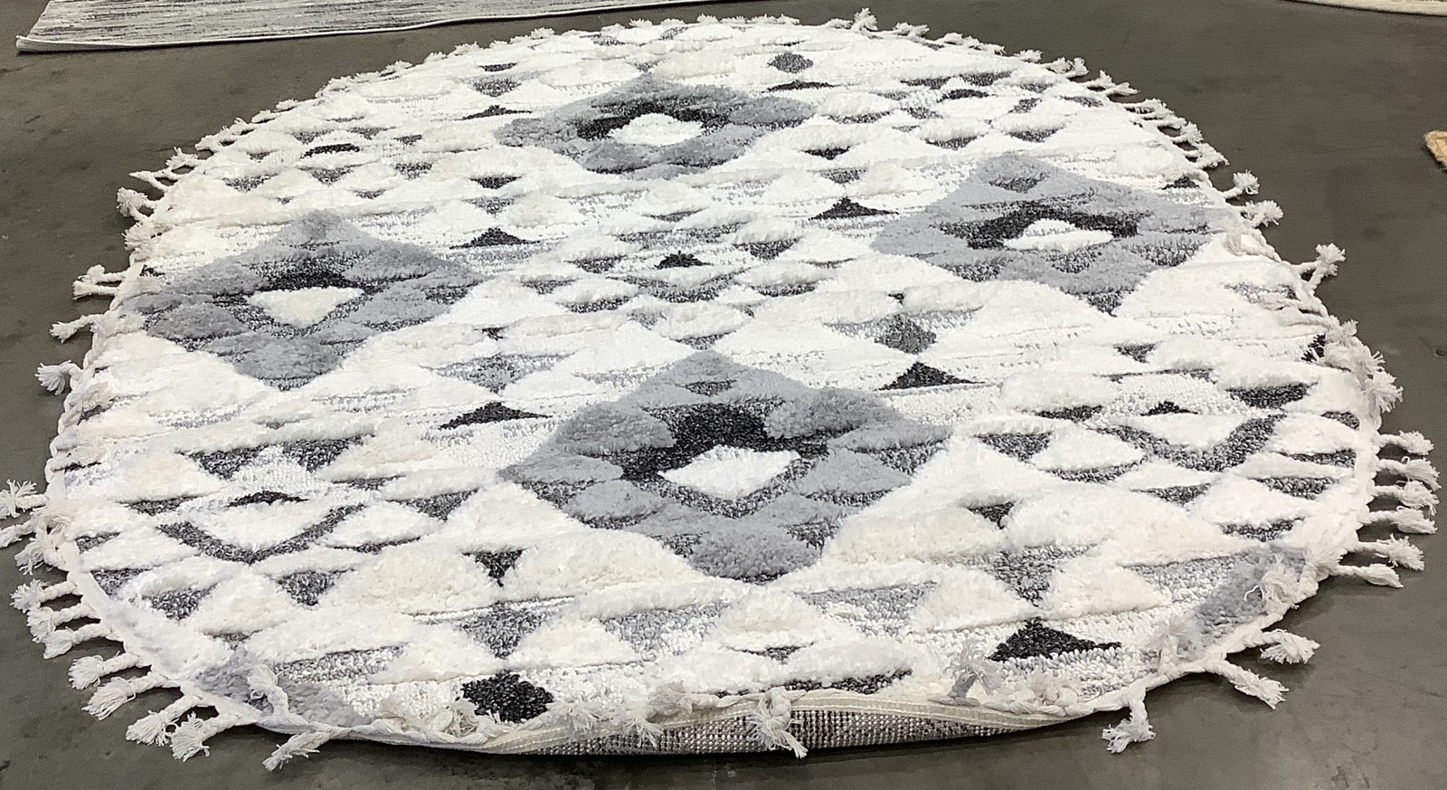 IVORY / GREY 6′-0″ x 8′-0″ Flaw in Rug, Reduced Price 1172682882 MTS688F-68OV