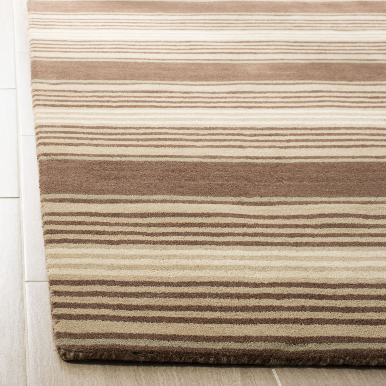 SAFAVIEH Martha Stewart MSR4541A Tobacco Leaf Rug