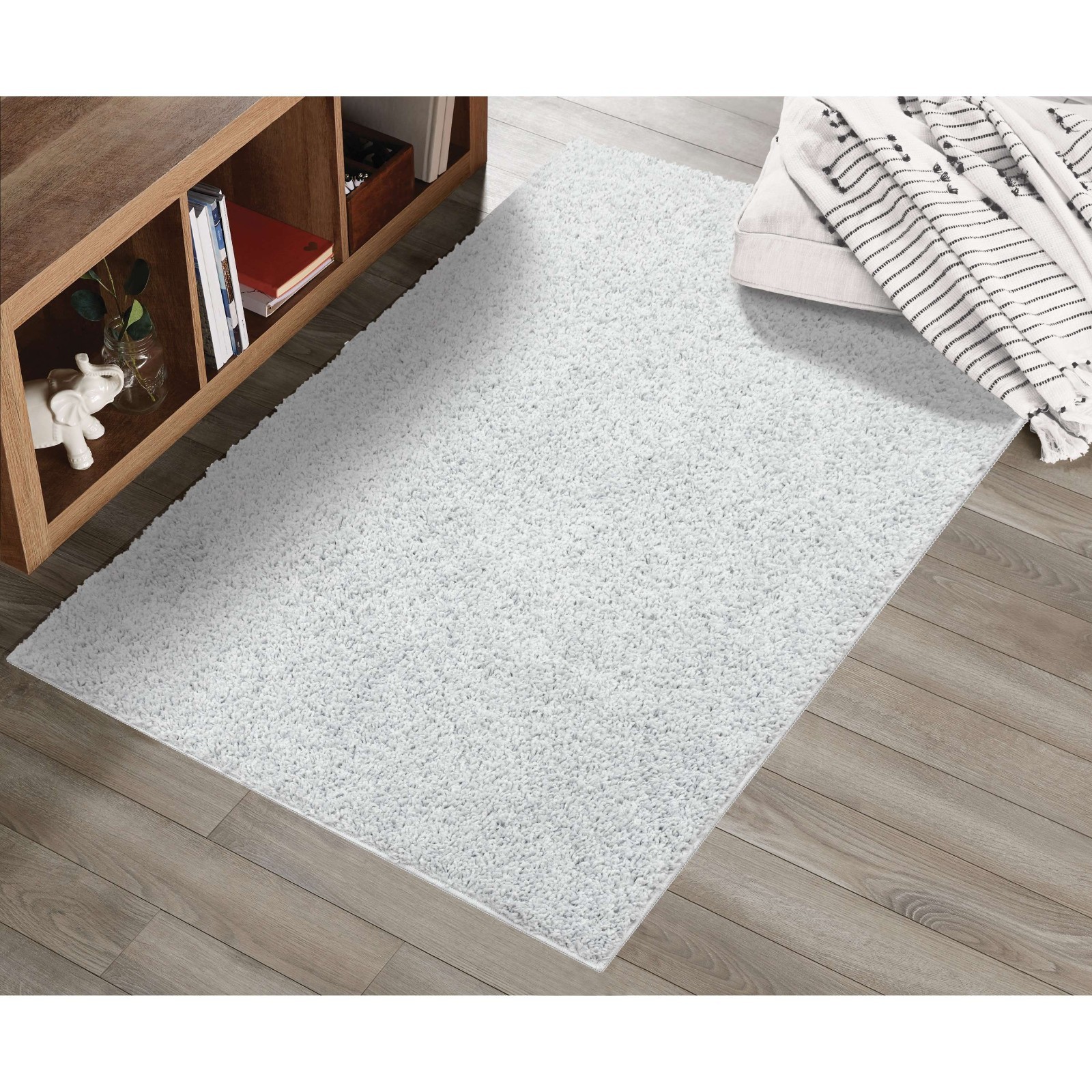 Mainstays Traditional Solid Silver Youth Shag Indoor Area Rug, 3′ x 4’8″