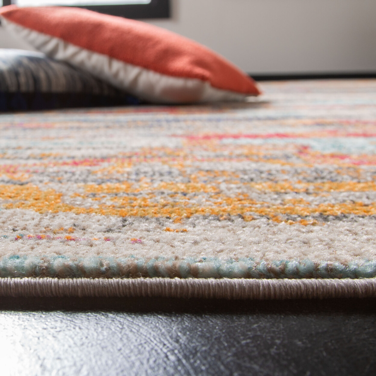 SAFAVIEH Madison Collection MAD419C Ivory / Multi Rug