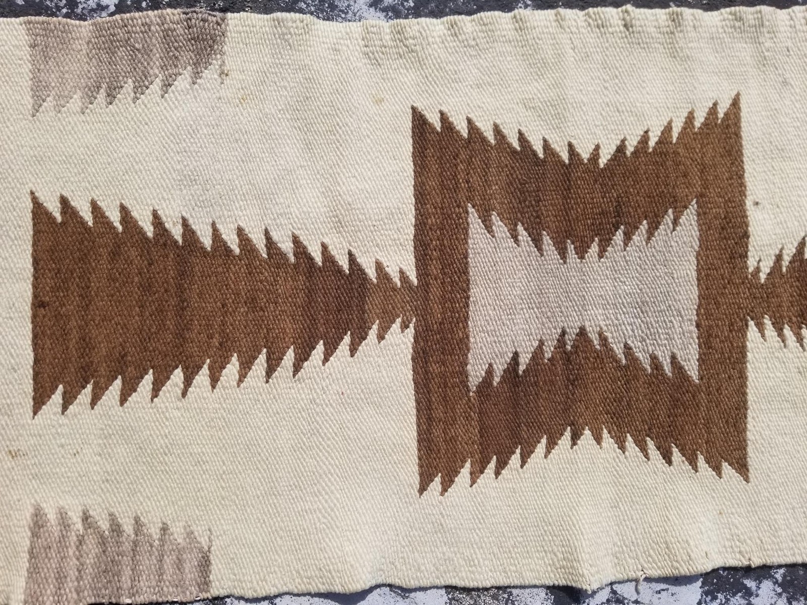 Vintage Handmade Native American Navajo Serrated Diamond Wool Rug 2.7×1.2ft