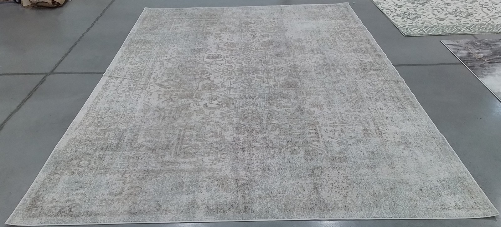 IVORY / TAUPE 9′-0″ x 12′-0″ Back Stain Rug, Reduced Price 1172805147 EVK256E-9