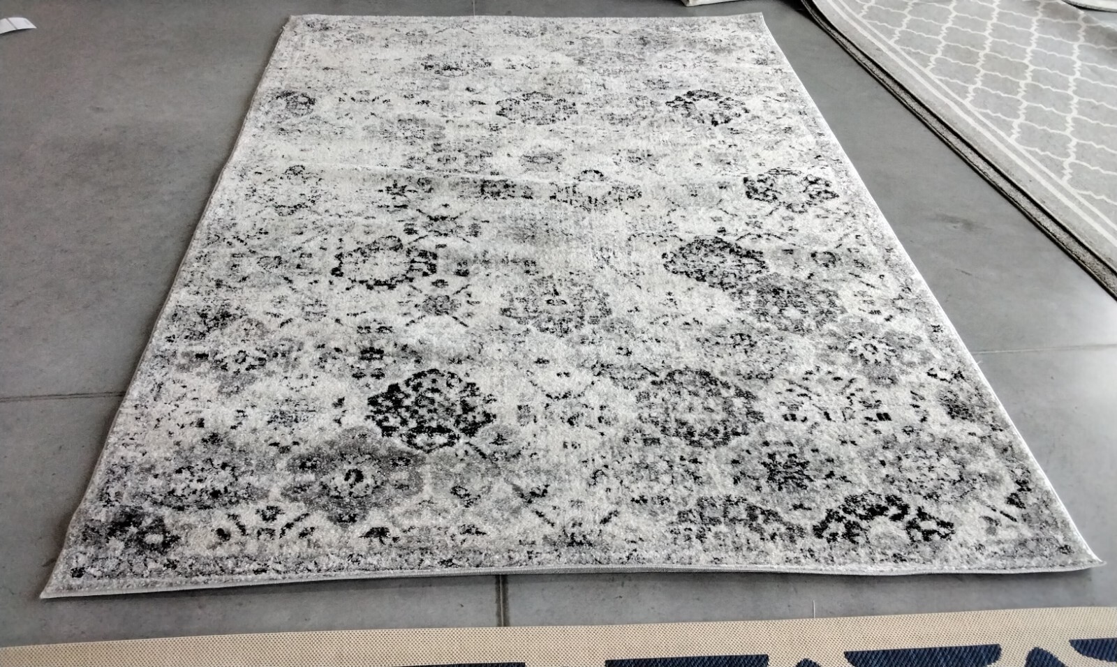 SILVER / GREY 6′-7″ X 9′-2″ Damaged Rug, Reduced Price 1172719876 MAD611G-6