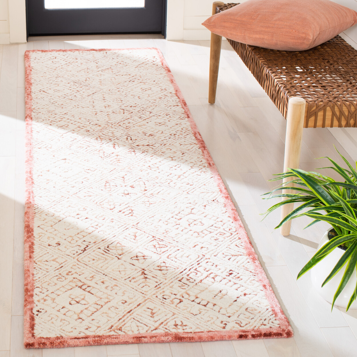 SAFAVIEH Glamour GLM660U Handmade Pink / Ivory Rug
