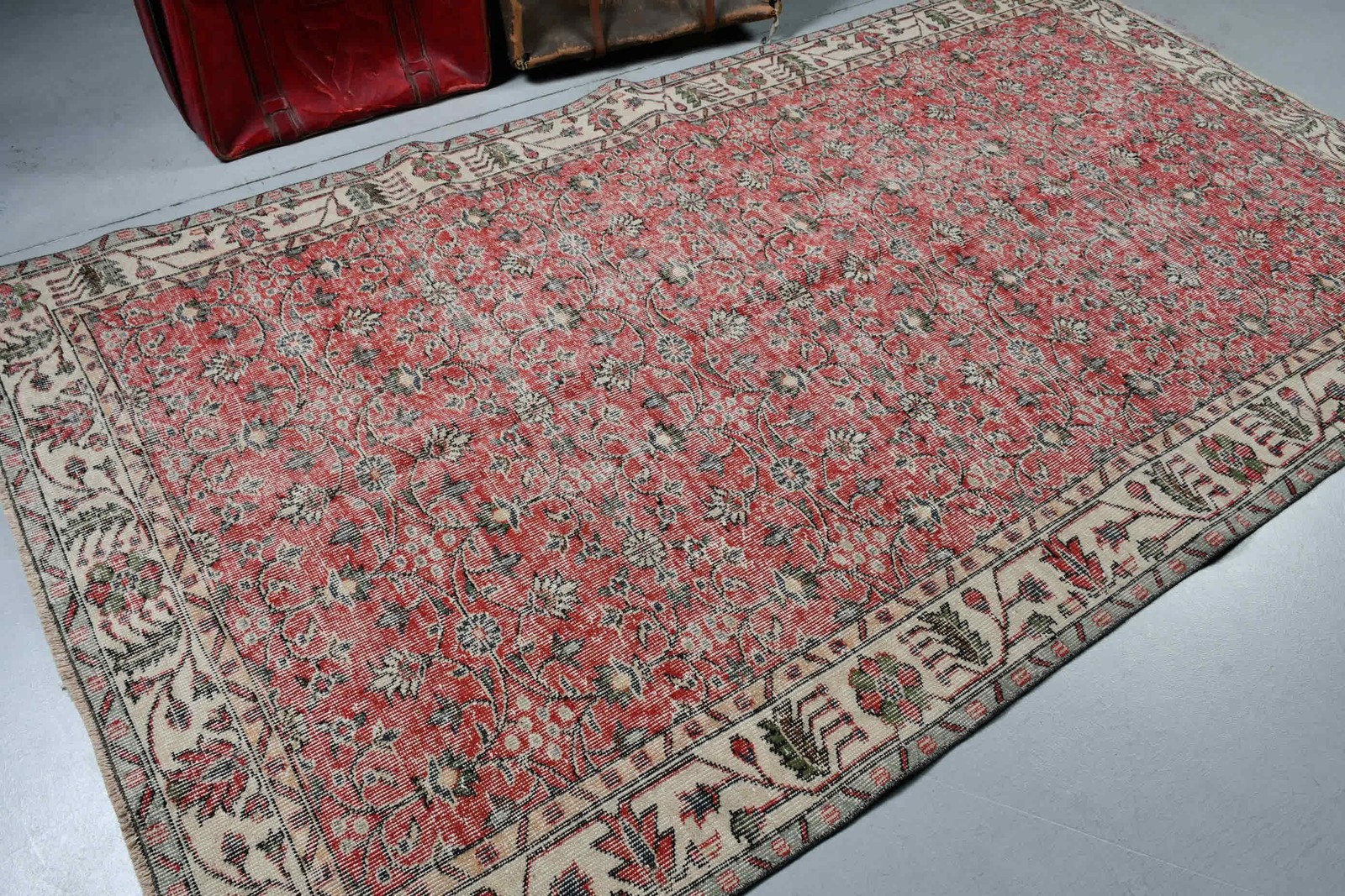 5,2×9,3 ft Vintage Turkish Rug, Large Rug, Red Gray Bordered Wool Rug