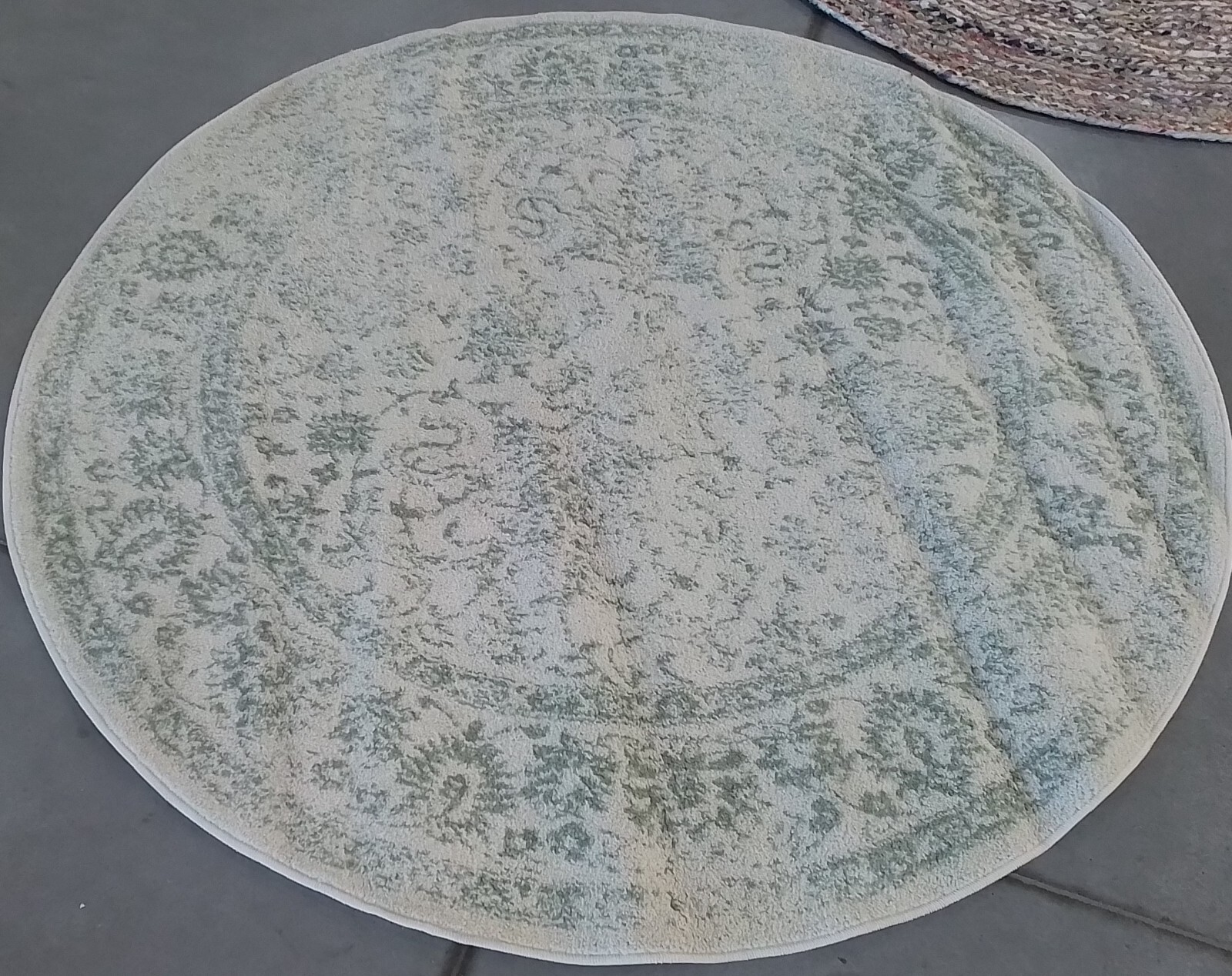 IVORY / SAGE 6′-0″ x 6′-0″ Flaw in Rug, Reduced Price 1172772806 ADR109V-6R