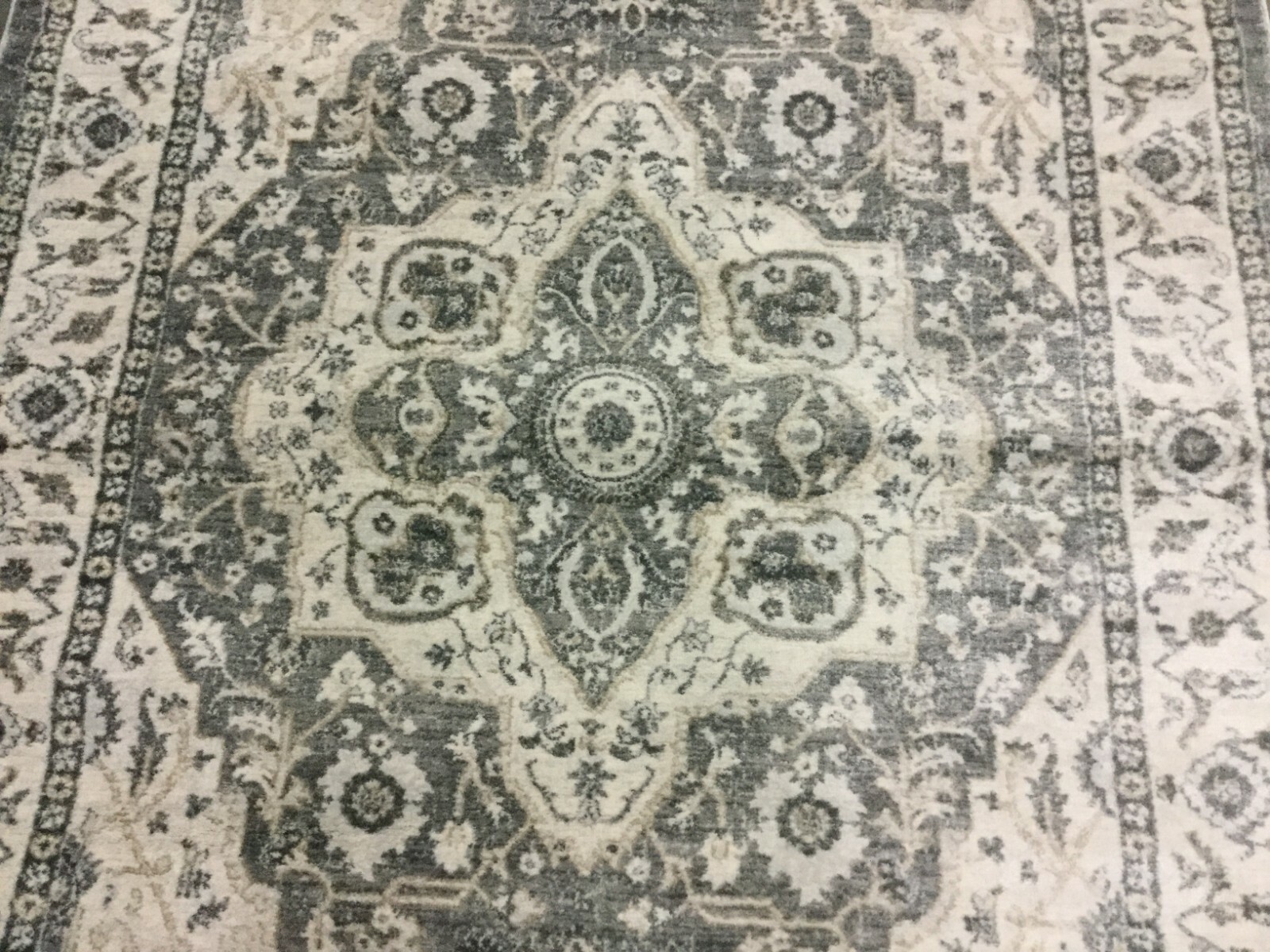 GREY / CREAM 4′ X 6′ Back Stain Rug, Reduced Price 1172641225 ISA936F-4