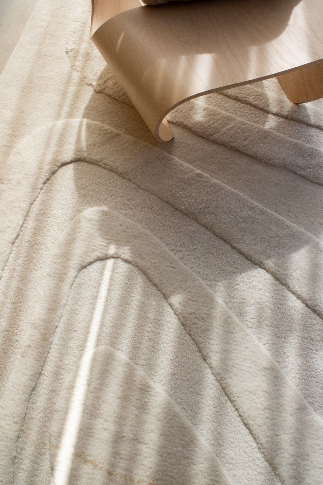 Modern Abstract Textured Area Rug – Minimalist Neutral Contemporary Floor Rug