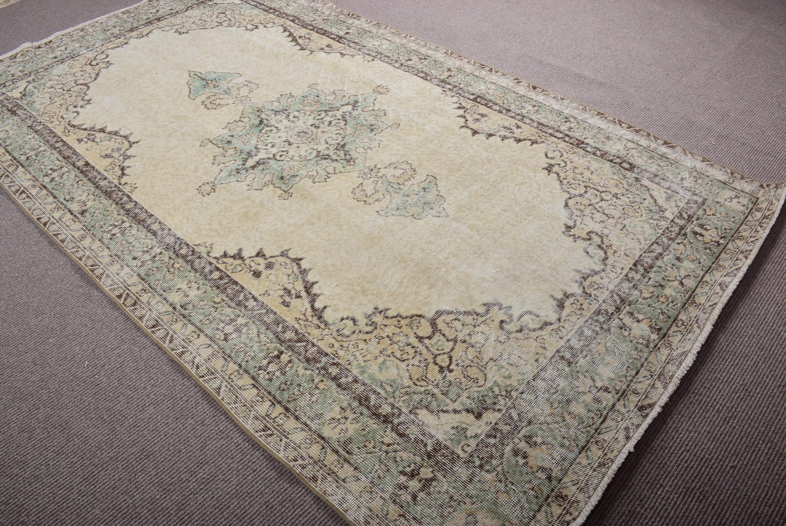 Turkish Vintage Rug 5,5×9,4 ft (167×287 cm), Green Ikat Wool Rug