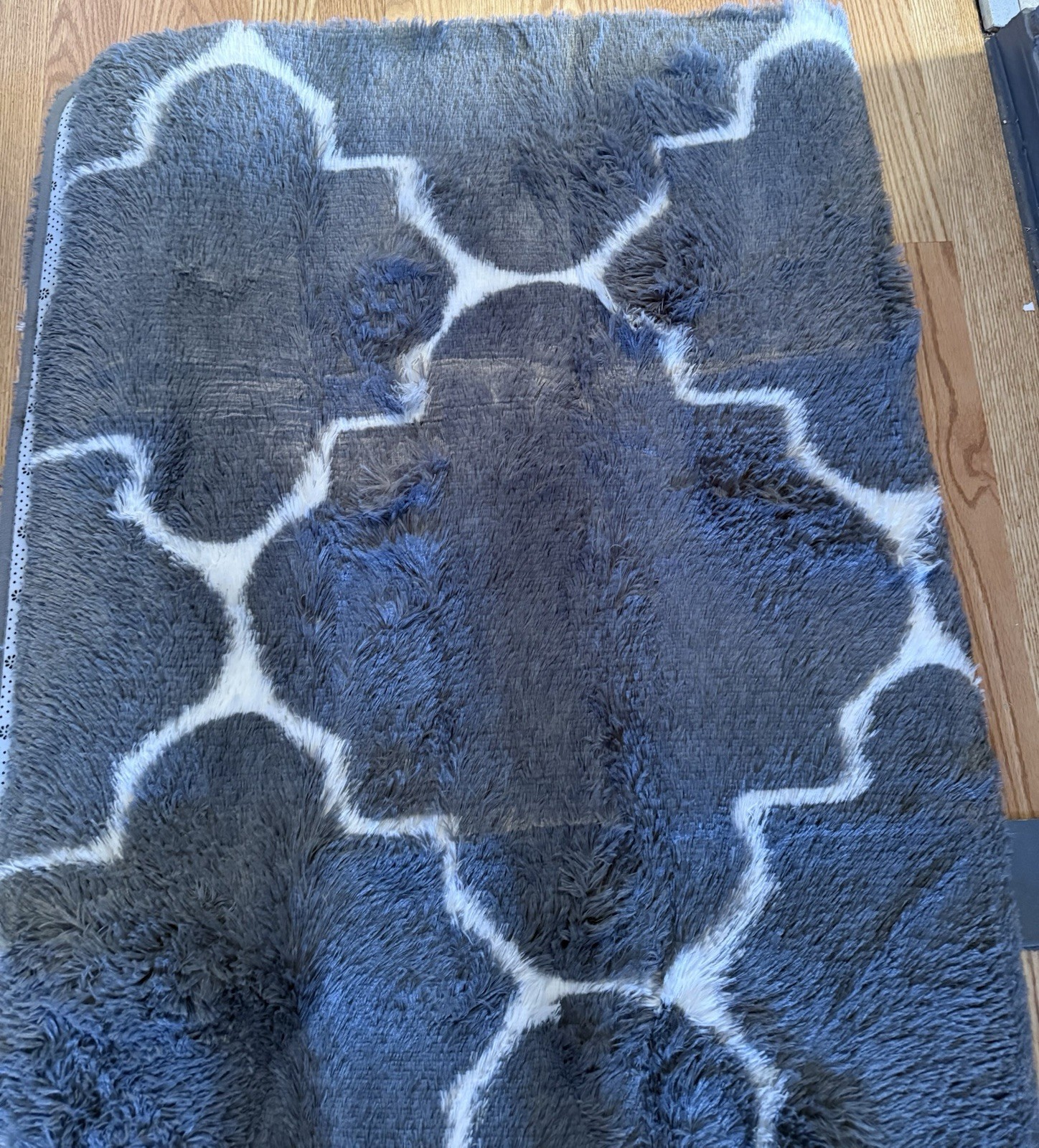 Grey and White Shag Trellis Rug 8×5 Feet