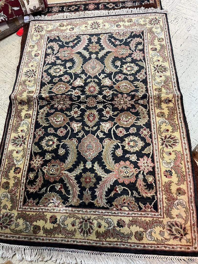Area Rug in Multicolored AREA RUGS 4 x 6 MISC PATTERNS AND COLORS