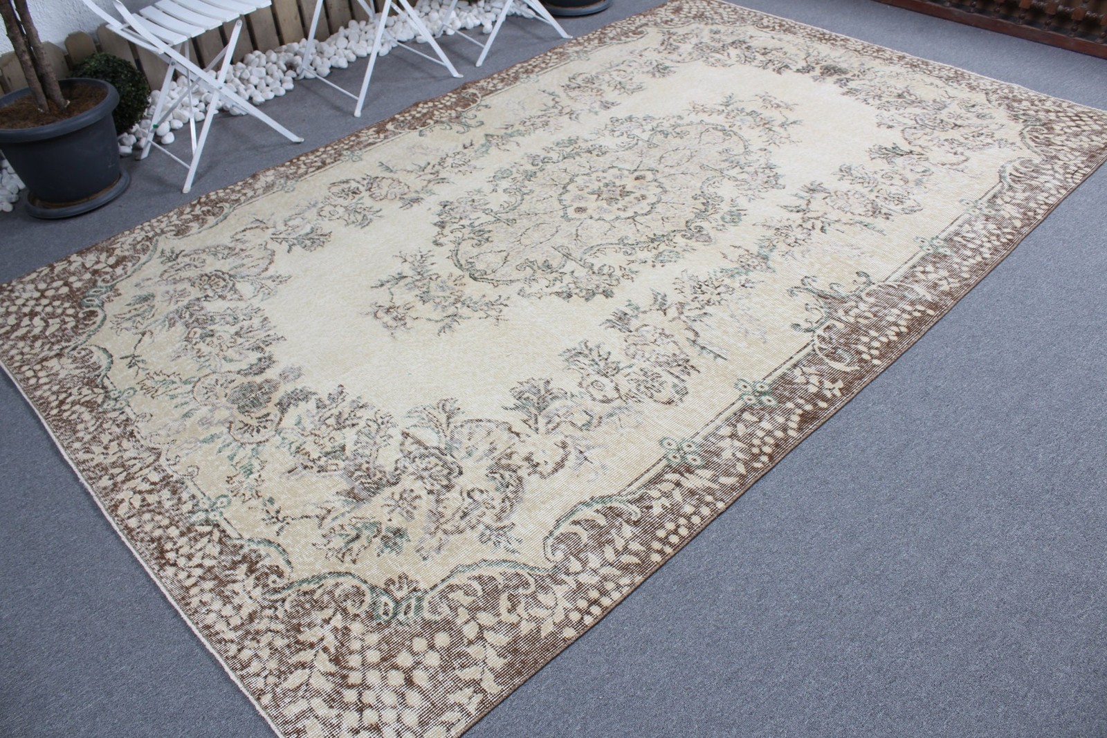 Vintage Turkish Large Rug 6,2×9,9 ft, Brown White Oriental Rug