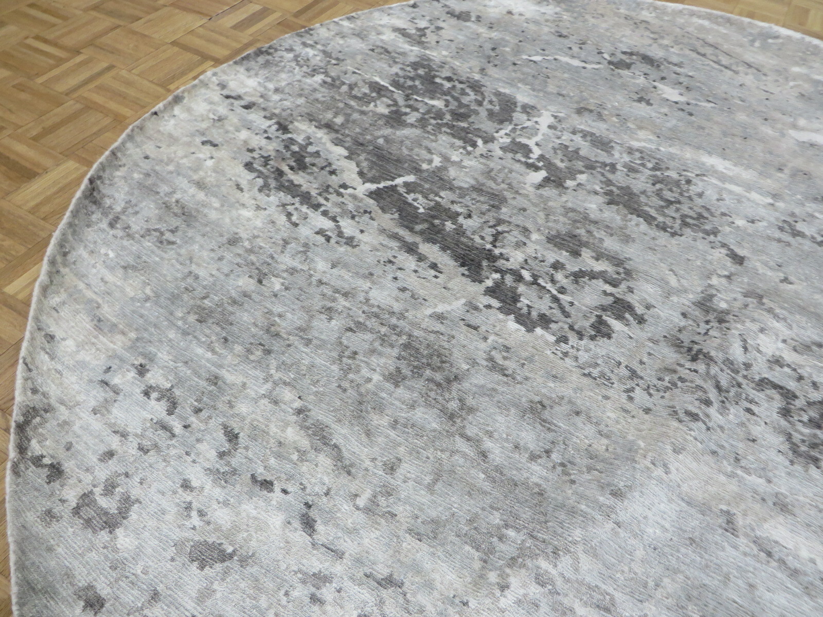 7’10 x 7’10 Round Hand Knotted Gray Modern Tibetan Oriental Rug With Silk G9092