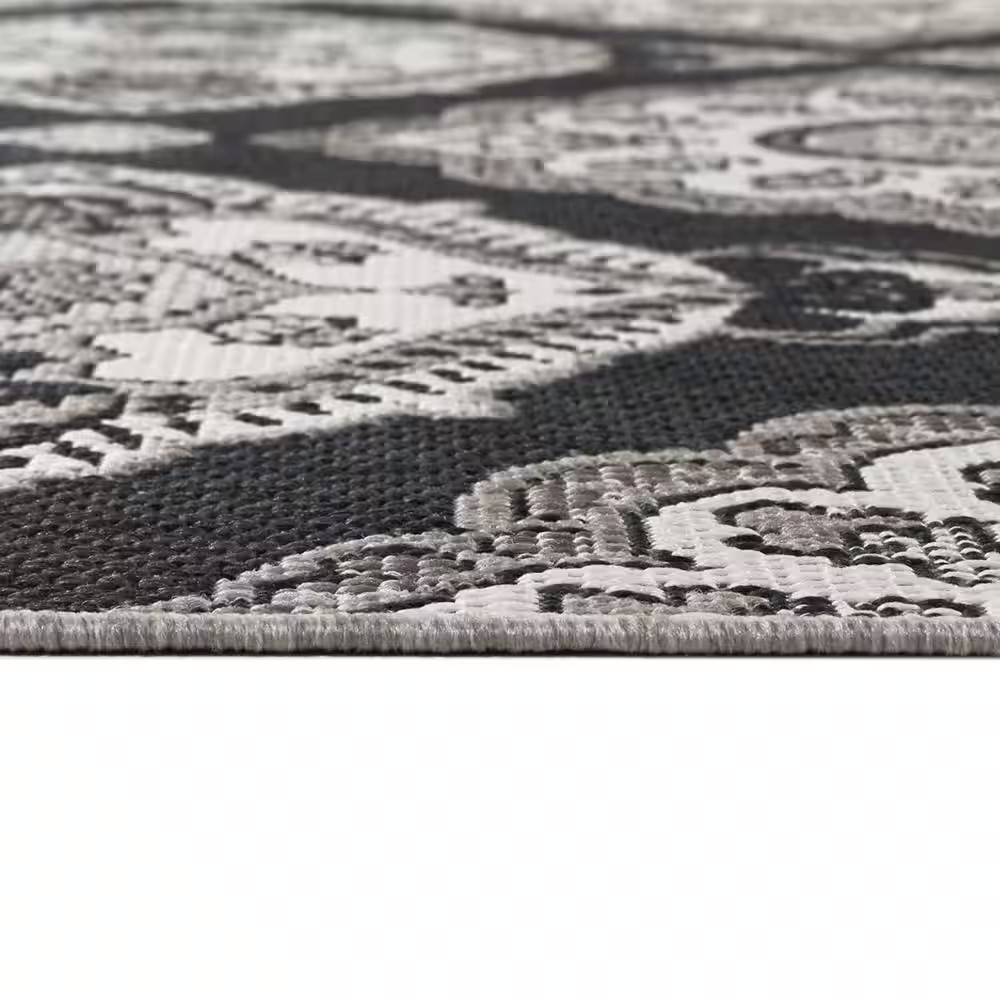 Oak Hill Black 4 Ft. X 6 Ft. Medallion Indoor/Outdoor Area Rug