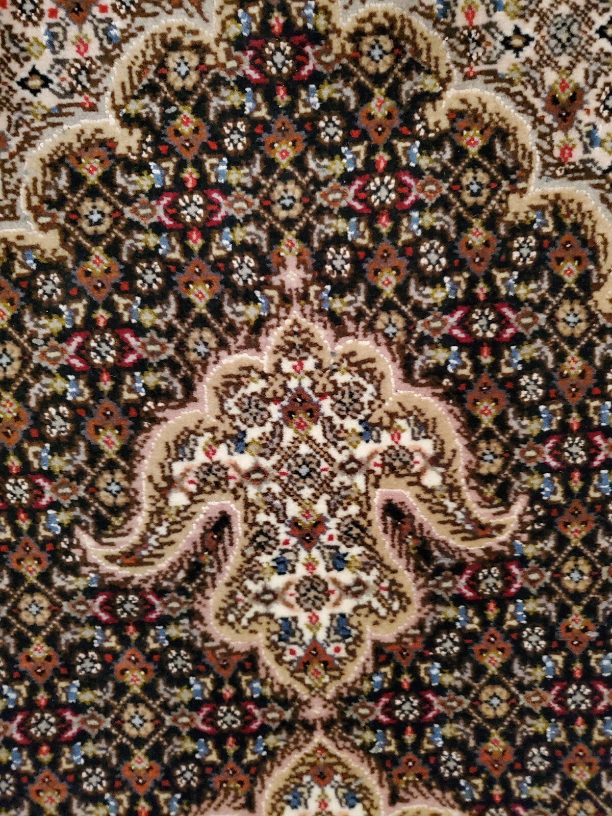 REDUCED!! Wool and silk Oriental Carpet Collectors select