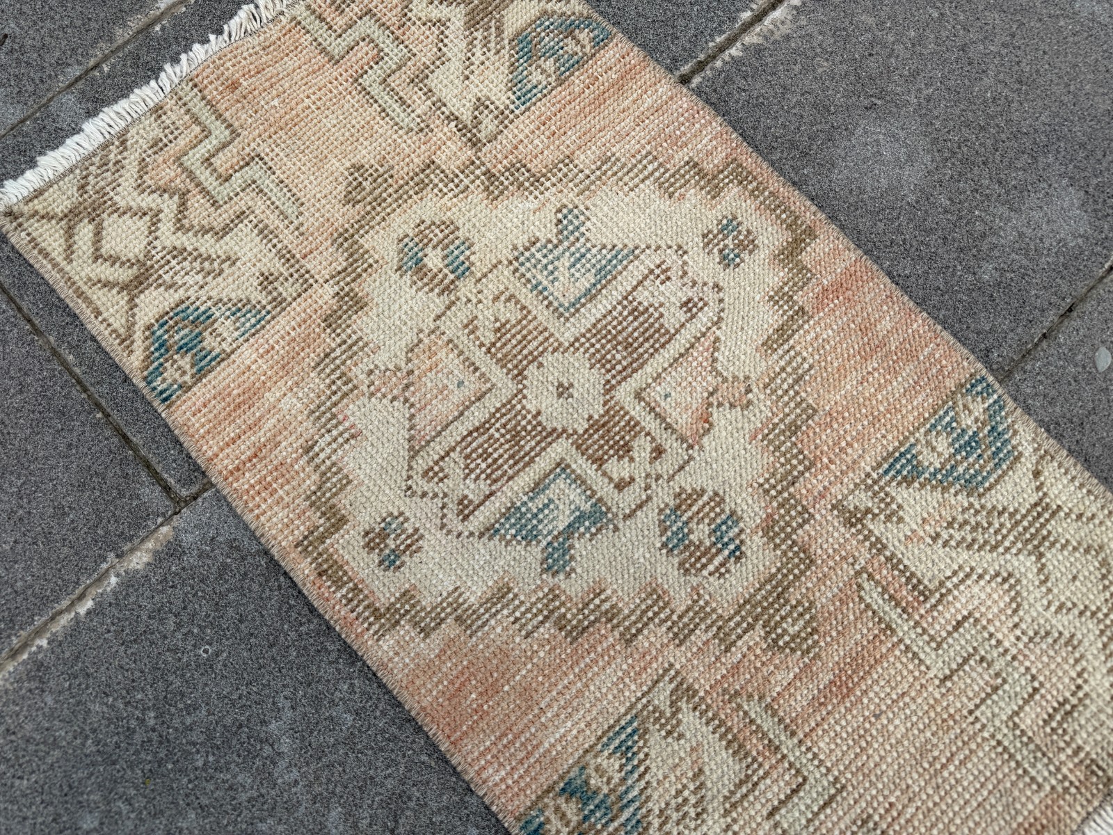 Vintage Turkish Oushak Rug 1.5×2.5 ft Pink Beige Accent Mat Wool Door Rug