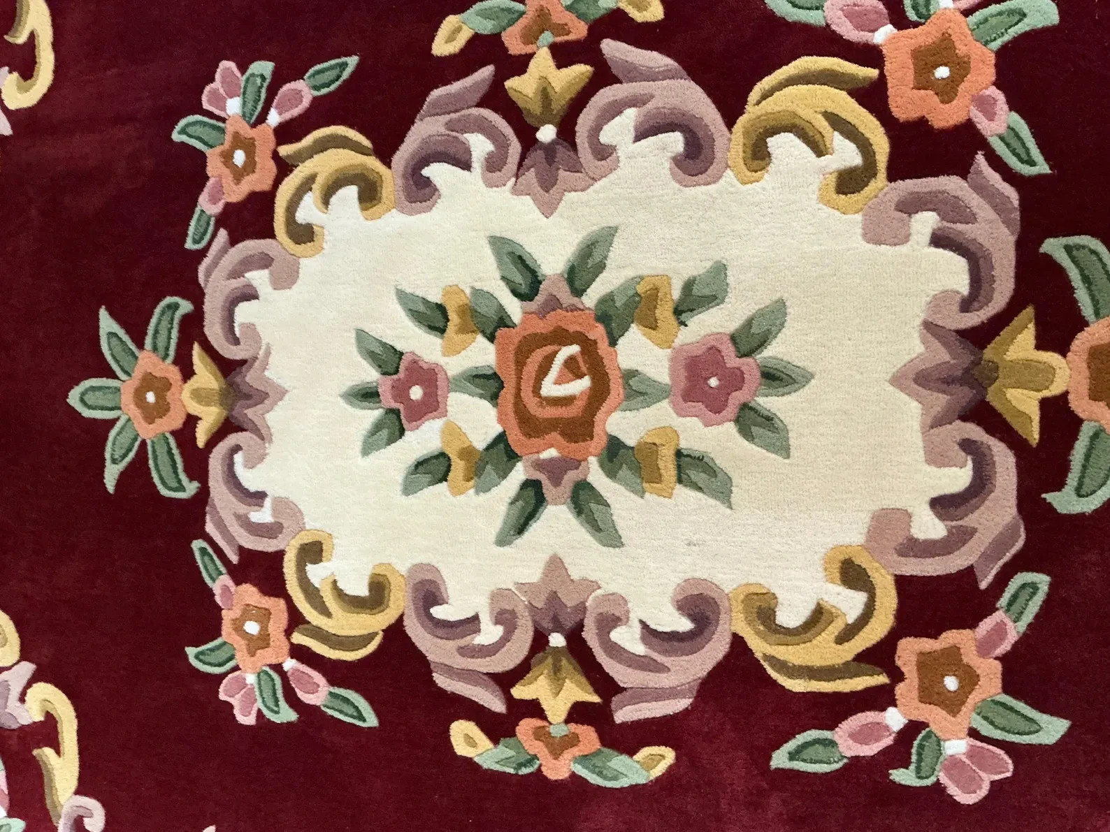 Red Hand Tufted Wool Rug Floral Medallion Design 5×7 Design, Ivory Traditional