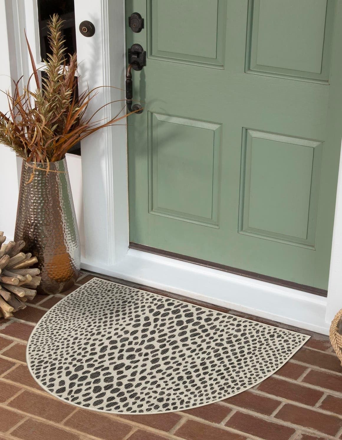 Jill Zarin Cape Town Area Rug 2′ 2″ x 3′ 7″ Hearth Black/Ivory