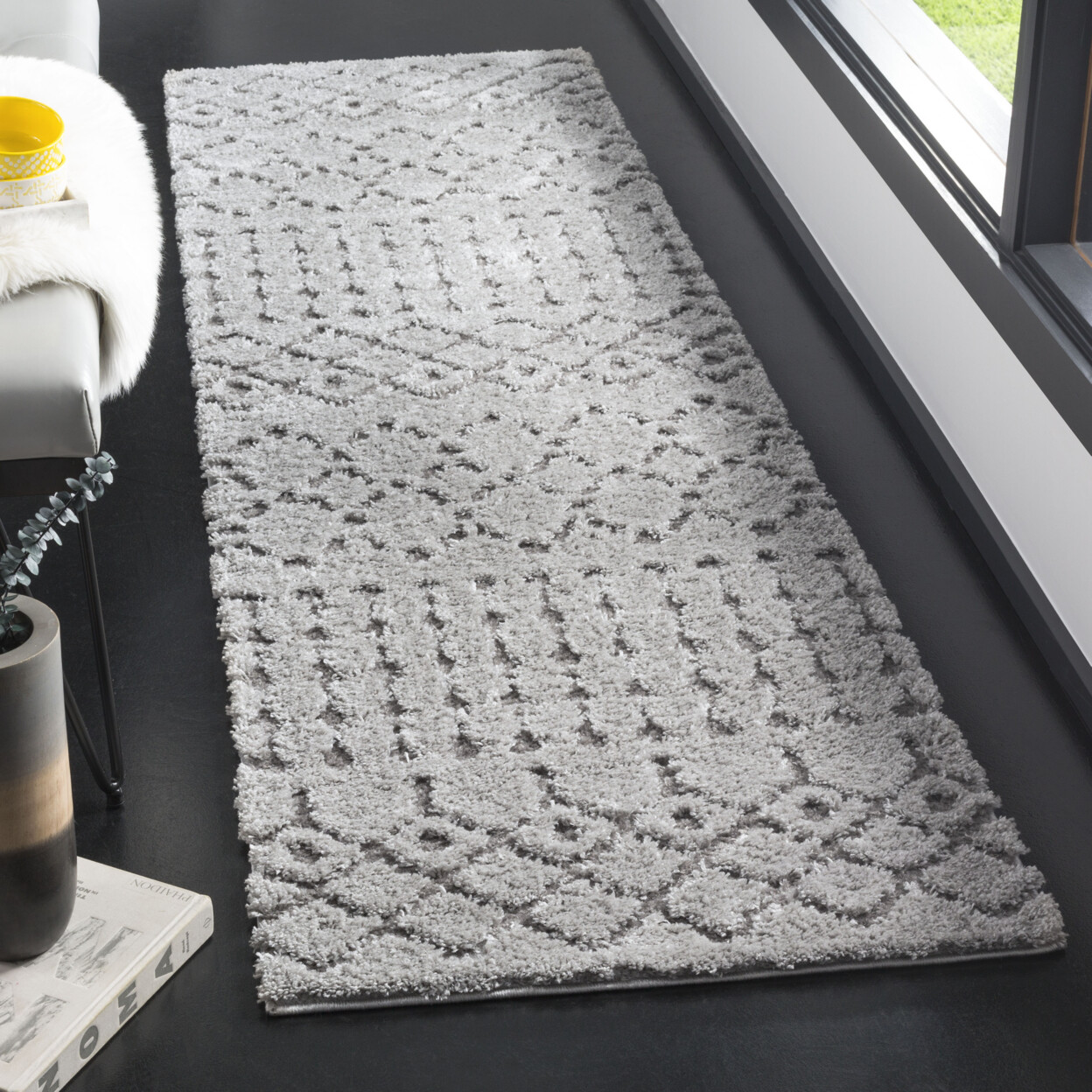 SAFAVIEH Sparta Shag Collection SPG509A Grey / Grey Rug