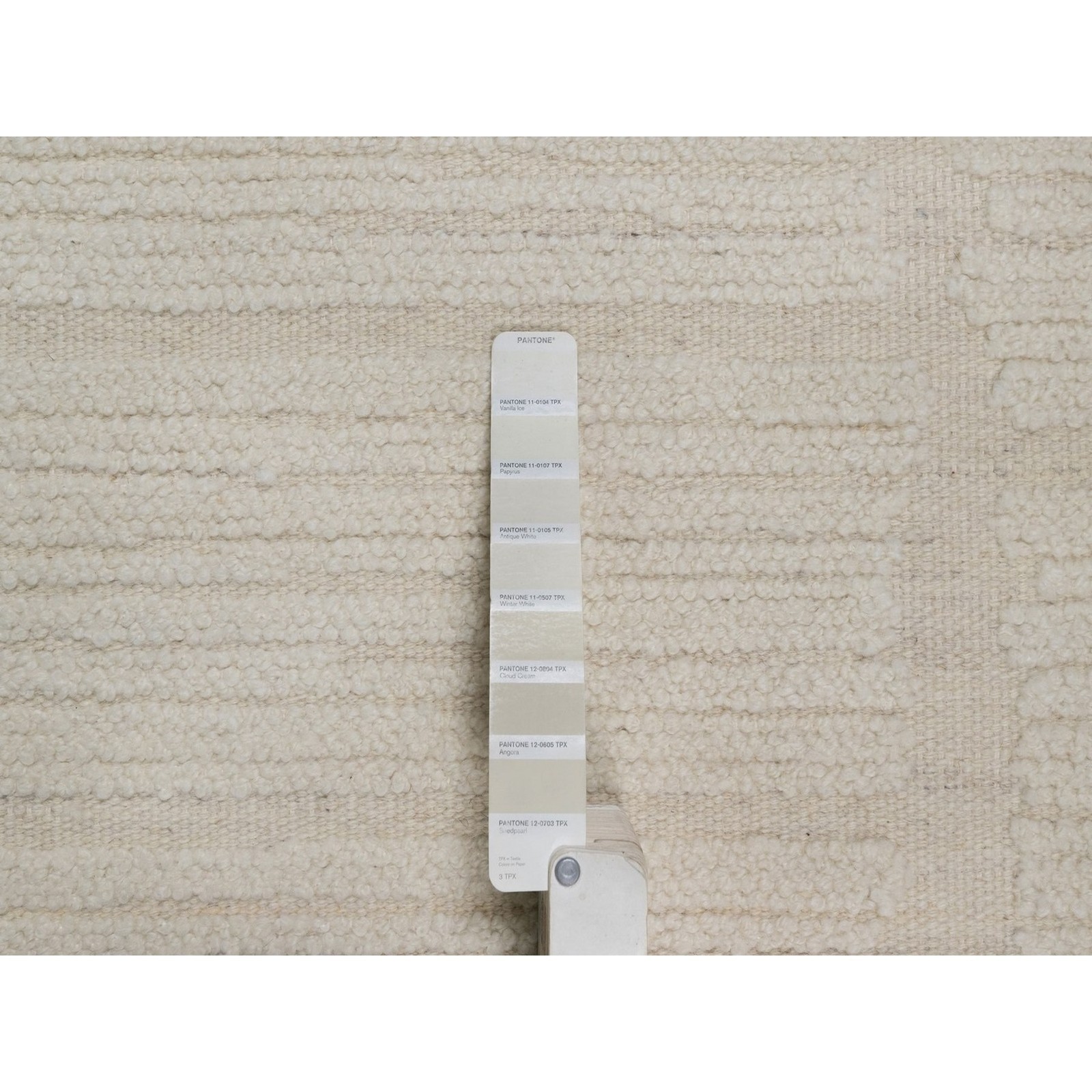 8’x8′ Ivory Modern Piled Flat Weave Textured Wool Hand Knotted Round Rug 92296