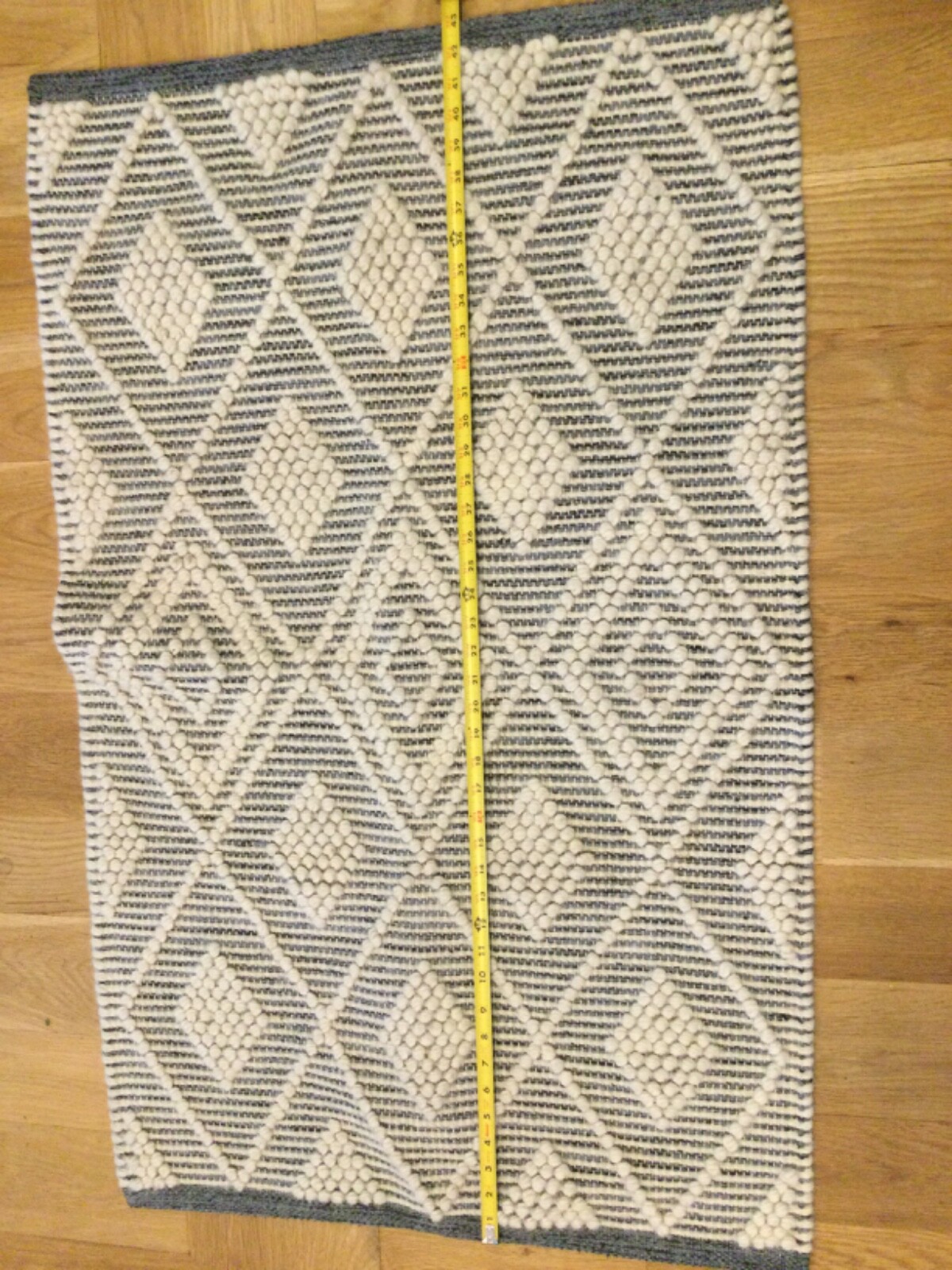 Urban 86 throw rug 27×43″ light gray Amah-3334 unique cotton/wool 3D